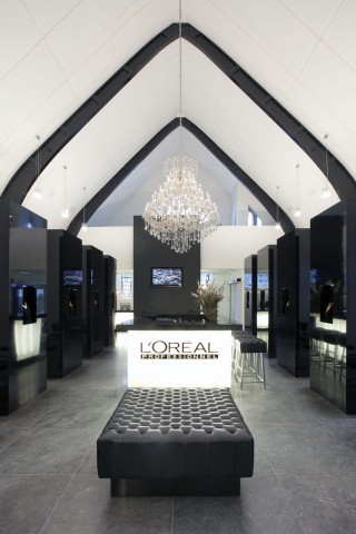 Poef op maat gecapitonneerd - Projecten - Realisaties